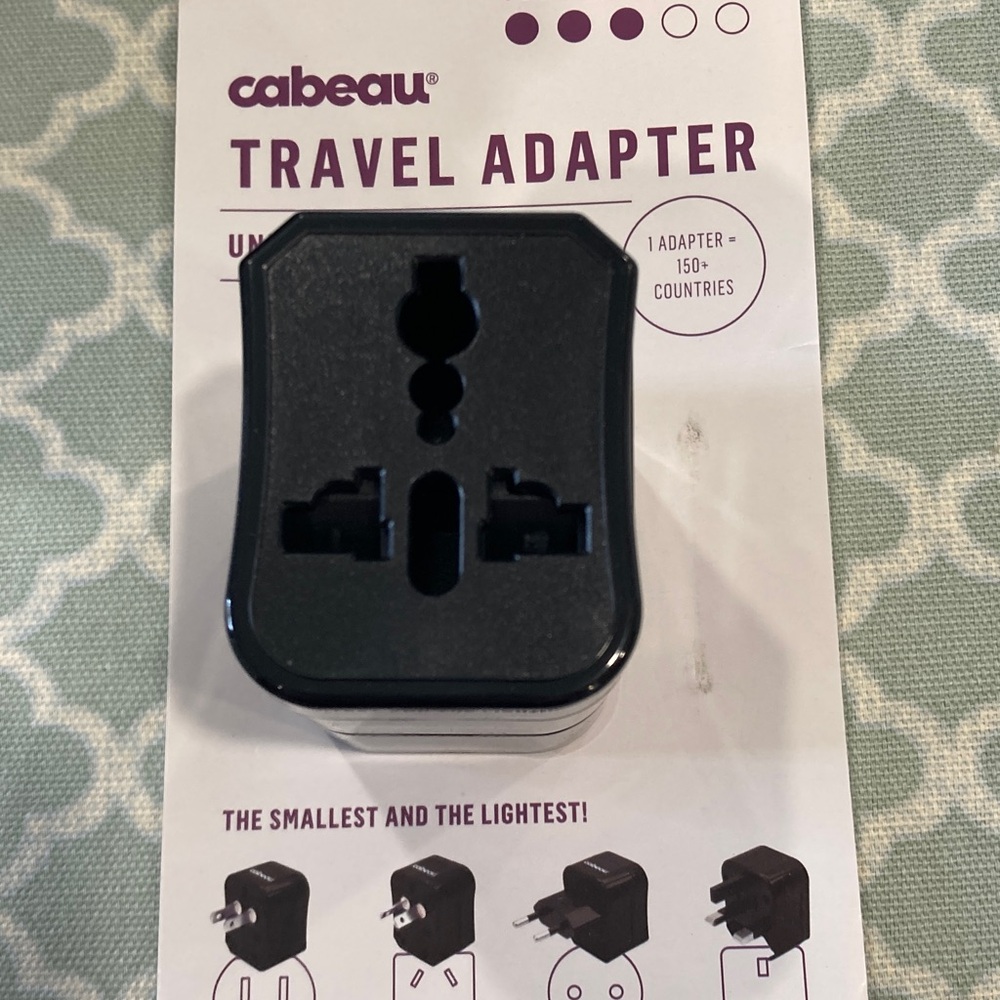 Cabeau Universal Travel Adapter - Picture 5 of 7